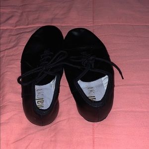 Girls jazz upper leather dancing shoes!